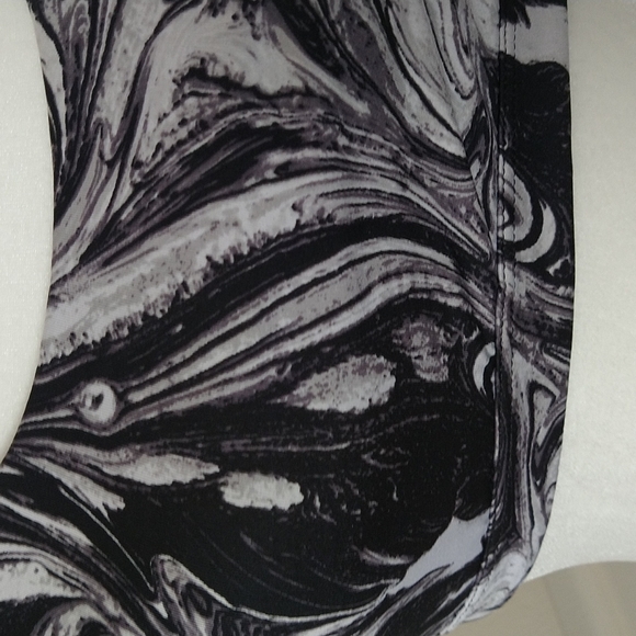 Victoria SPORT Bras - Picture 3 of 8